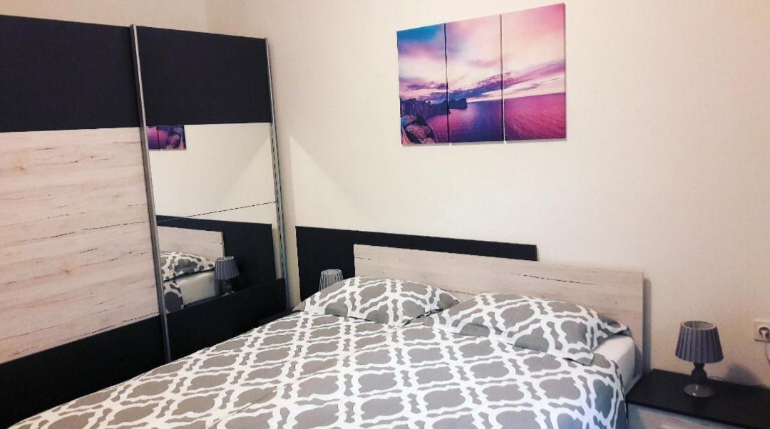 Apartment Nena Near The City Center With Free Parking Pula Exterior photo